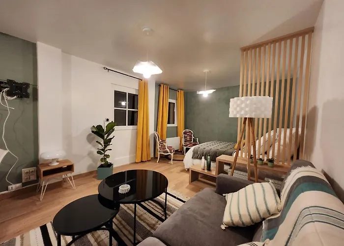 Le Domaine De Bachmay 게스트하우스