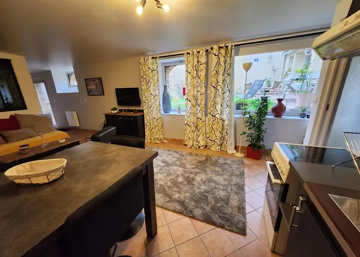 Le Domaine De Bachmay 4* 라발