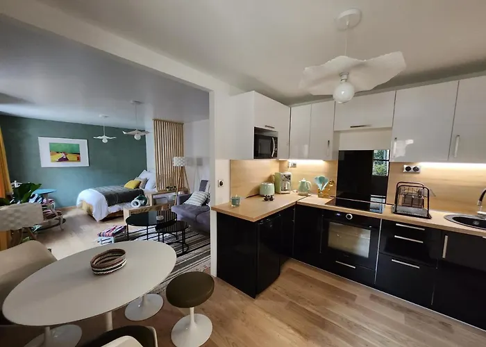 Le Domaine De Bachmay 4*