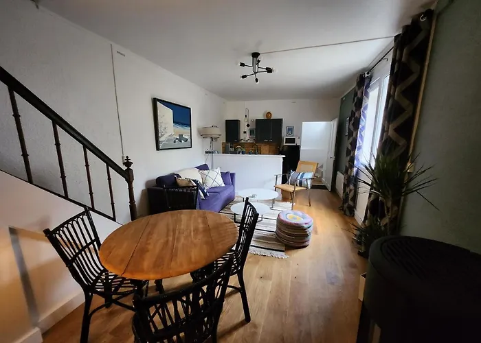 Le Domaine De Bachmay 게스트하우스 4*