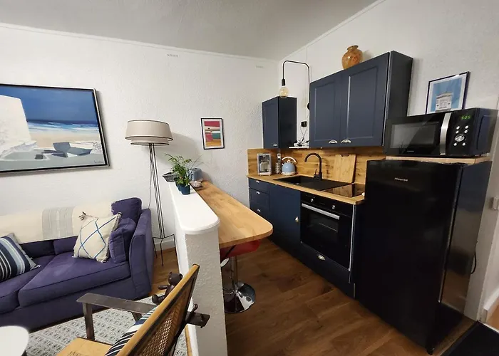 Le Domaine De Bachmay 게스트하우스 라발