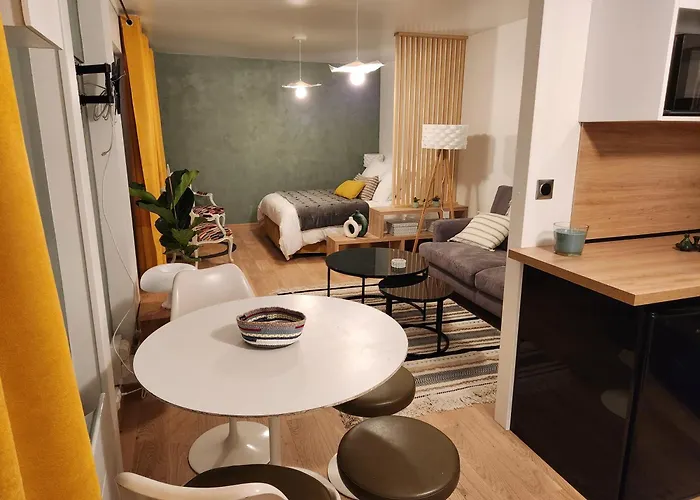 Le Domaine De Bachmay 게스트하우스